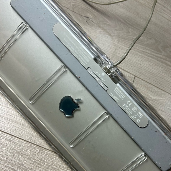 First Apple Pro Mechanical Keyboard - Picture 4 of 6